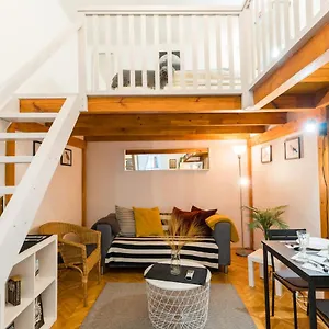 lovely-little-loft-studio-in-the-heart-of-budapest.inbudapesthotels.com/